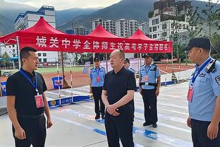 开心溢于言表？登贝莱赛后跳来跳去庆祝，还被卢卡斯泼了三次水